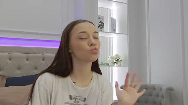 ZoeyNeal online show from March 2026 01:39:01 PM