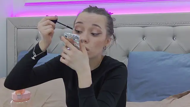 ZoeyNeal online show from March 2026 01:53:01 PM