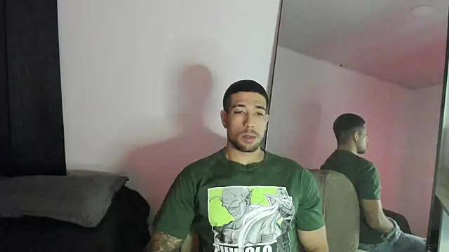 ThiagoLugo online show from November 2025 11:30:02 PM