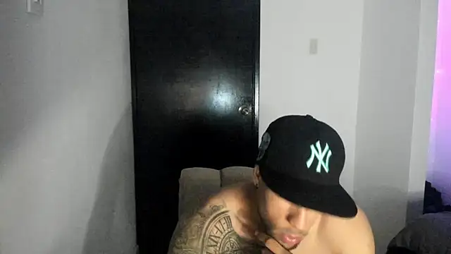 ThiagoLugo online show from April 2026 12:14:01 AM