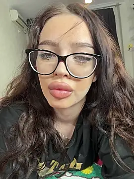 Snapshot of Hannah_xBaby chatting on January 2026 12:30:01 PM Hannah xBaby online show from January 2026 12:30:01 PM