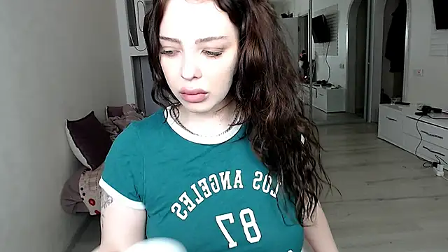 Snapshot of Hannah_xBaby chatting on February 2026 12:27:02 PM Hannah xBaby online show from February 2026 12:27:02 PM