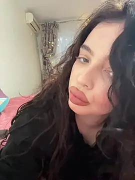 Hannah xBaby online show from November 2025 01:48:01 PM