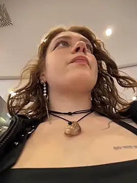 lucy-joy online show from April 2026 10:28:02 AM