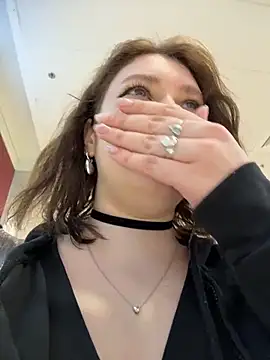 lucy-joy online show from February 2026 09:32:02 AM