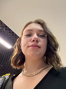 lucy-joy online show from September 2025 10:32:02 AM