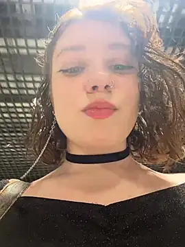 lucy-joy online show from November 2025 10:18:02 AM