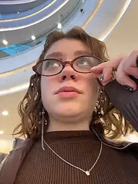 lucy-joy online show from November 2025 10:31:01 AM