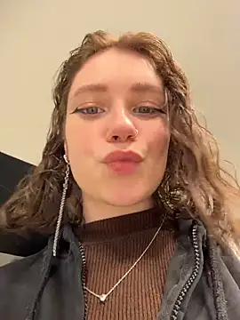 lucy-joy online show from December 2025 10:28:02 AM