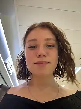 lucy-joy online show from October 2025 09:32:01 AM
