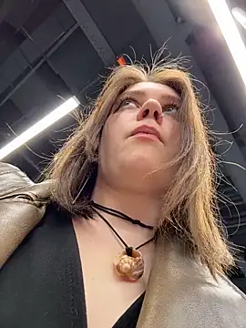 lucy-joy online show from April 2026 11:22:02 AM