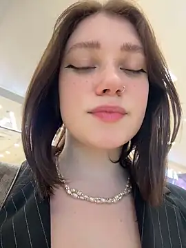 lucy-joy online show from December 2025 07:40:01 AM