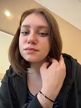 lucy-joy online show from April 2026 10:06:01 AM