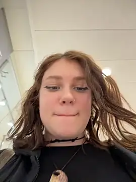 lucy-joy online show from April 2026 01:06:02 PM