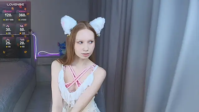 FoxyMira online show from November 2025 01:15:02 PM