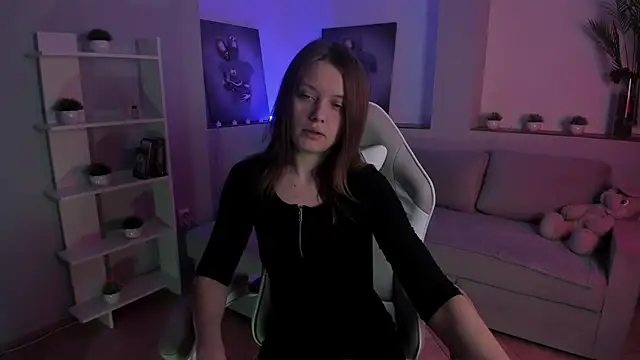 Snapshot of AlicePill chatting on October 2025 01:28:02 AM AlicePill online show from October 2025 01:28:02 AM