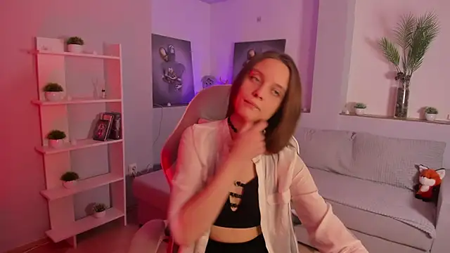 Snapshot of AlicePill chatting on December 2025 02:45:02 AM AlicePill online show from December 2025 02:45:02 AM