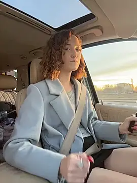 DollyTall online show from November 2025 10:47:02 AM