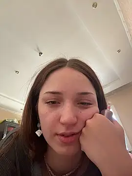 DollyTall online show from March 2026 09:32:02 AM