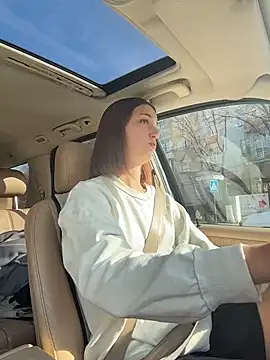 DollyTall online show from October 2025 07:27:01 AM