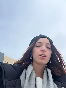 DollyTall online show from November 2025 09:35:02 AM