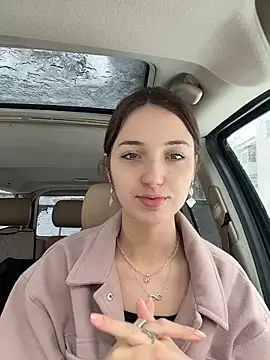 DollyTall online show from February 2026 09:33:02 AM