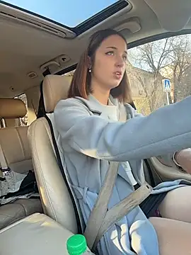 DollyTall online show from October 2025 09:52:02 AM