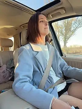 DollyTall online show from October 2025 10:47:01 AM