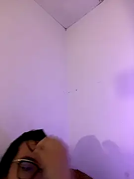 Emily Taylor2 online show from November 2025 04:02:02 AM