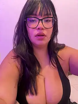Snapshot of Emily_Taylor2 chatting on April 2026 02:03:02 AM Emily Taylor2 online show from April 2026 02:03:02 AM