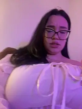 Emily Taylor2 online show from October 2025 02:54:01 AM