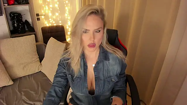 BonerBarbie online show from March 2026 05:18:02 PM