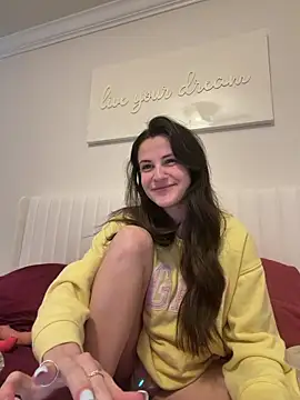 heyitsmadig online show from April 2026 01:46:01 PM