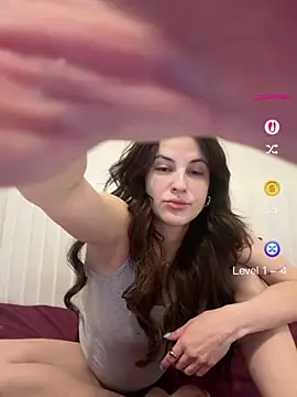 Snapshot of heyitsmadig chatting on May 2026 01:23:01 PM heyitsmadig online show from May 2026 01:23:01 PM