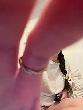 heyitsmadig online show from April 2026 02:10:02 PM