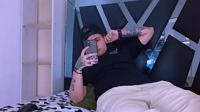 Snapshot of karla_sexy21 chatting on November 2025 01:27:02 PM karla sexy21 online show from November 2025 01:27:02 PM