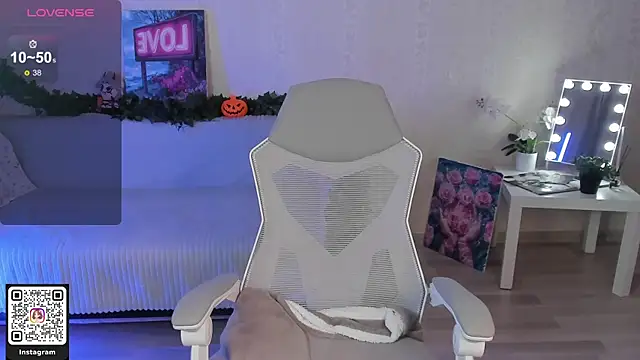 ArleneThomas online show from November 2025 01:33:02 PM