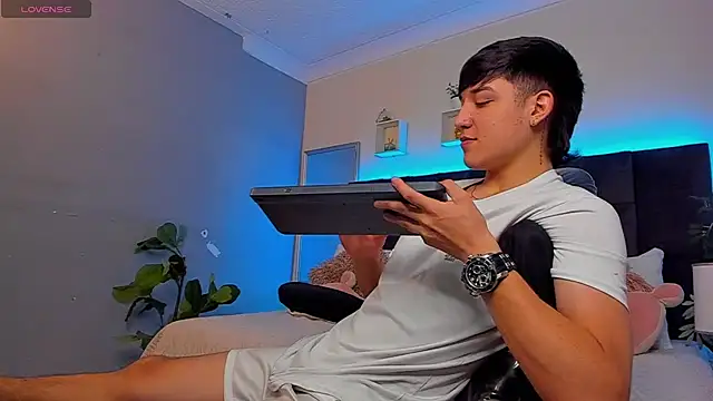 Ares di martin online show from December 2025 04:00:01 PM