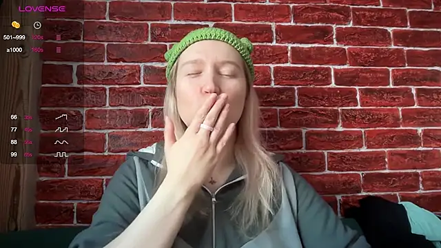 Snapshot of CitrusBlissss chatting on December 2025 03:18:01 AM CitrusBlissss online show from December 2025 03:18:01 AM