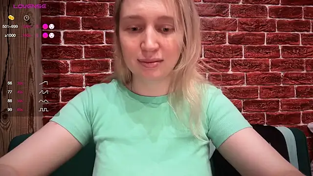 Snapshot of CitrusBlissss chatting on December 2025 04:05:02 PM CitrusBlissss online show from December 2025 04:05:02 PM