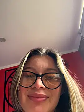 Snapshot of KoraSweett chatting on December 2025 06:39:02 PM KoraSweett online show from December 2025 06:39:02 PM