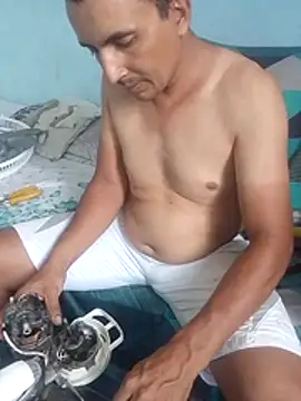 miroqui143 online show from December 2025 04:34:02 PM