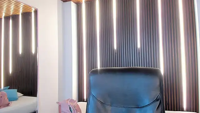 AidaJones online show from October 2025 12:59:02 PM