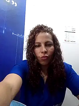 Yanis Ariel12 online show from November 2025 07:40:02 PM