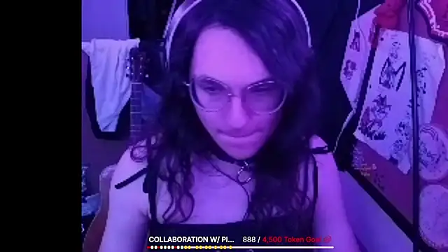 Snapshot of DemonessScarlett chatting on October 2025 09:14:01 PM DemonessScarlett online show from October 2025 09:14:01 PM