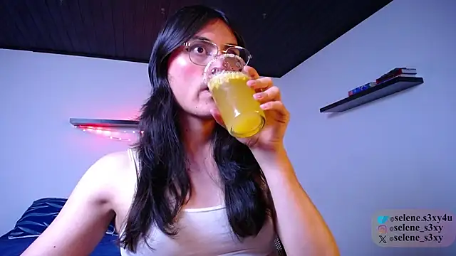 Snapshot of selene_s3x chatting on September 2025 10:48:02 PM selene s3x online show from September 2025 10:48:02 PM