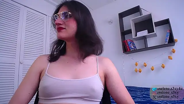 Snapshot of selene_s3x chatting on November 2025 08:46:02 PM selene s3x online show from November 2025 08:46:02 PM