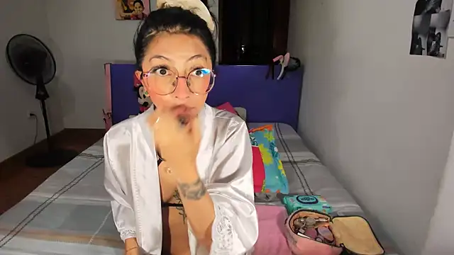 Snapshot of Anais_lux chatting on May 2026 12:03:02 AM Anais lux online show from May 2026 12:03:02 AM