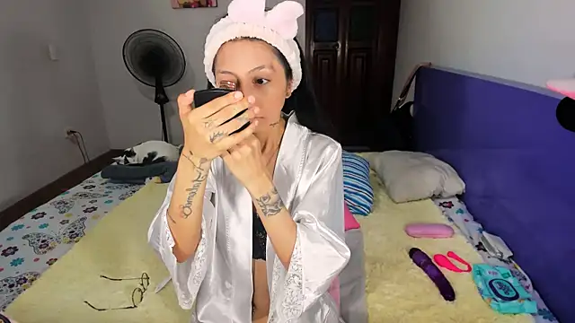 Anais lux online show from April 2026 12:17:01 AM