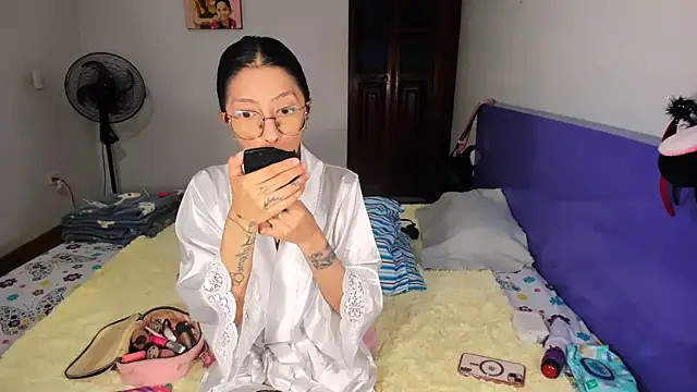 Anais lux online show from April 2026 11:28:01 PM